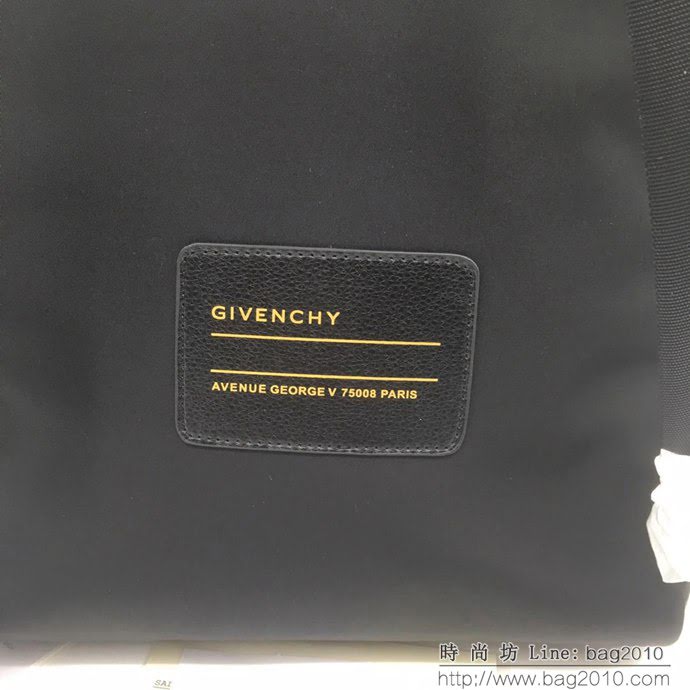 GlVENCHY紀梵希 雙肩包 頭層牛皮 原版亞銀五金 休閒背包 潮人必備款  tsg1086